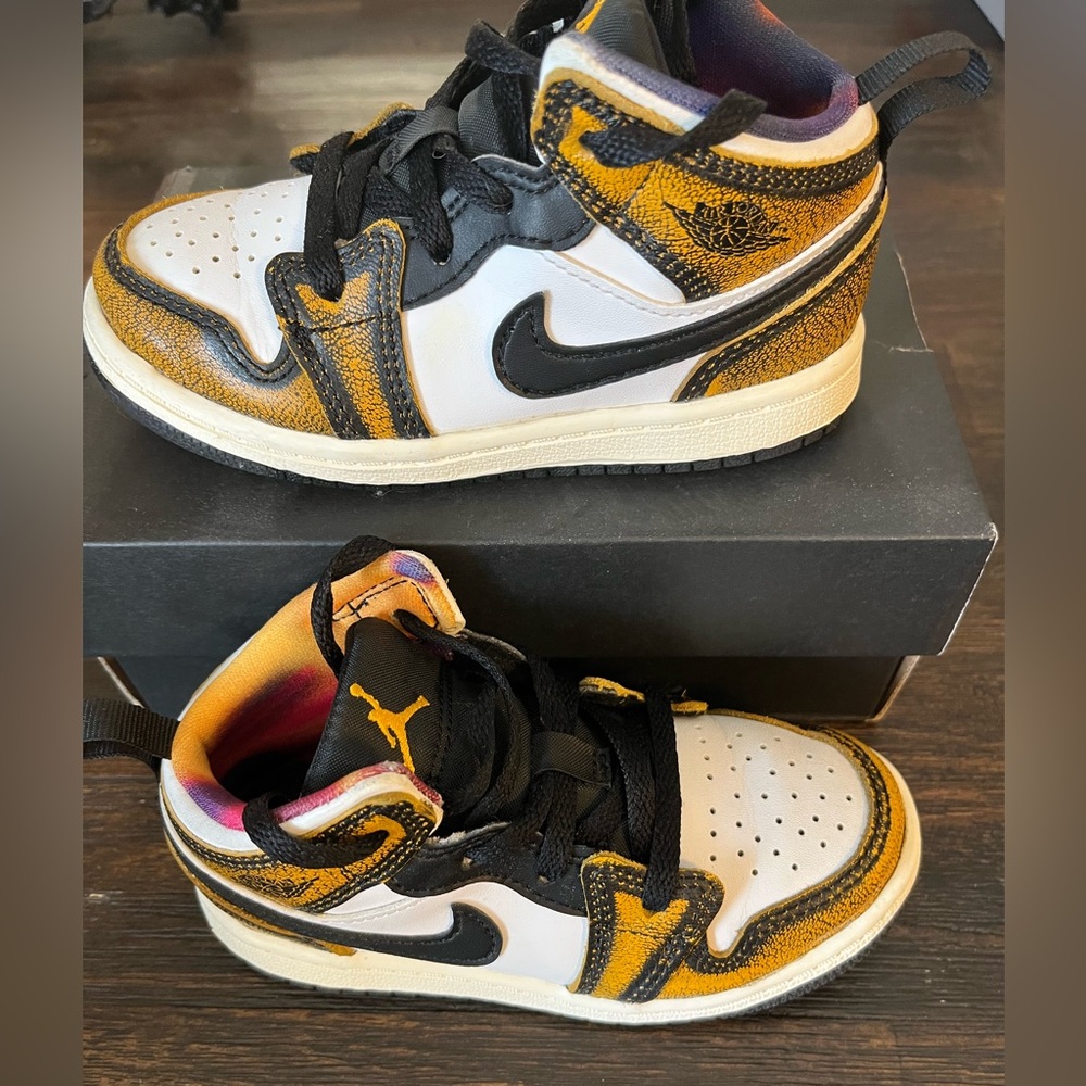 Jordan 1 Mid Toddler 9